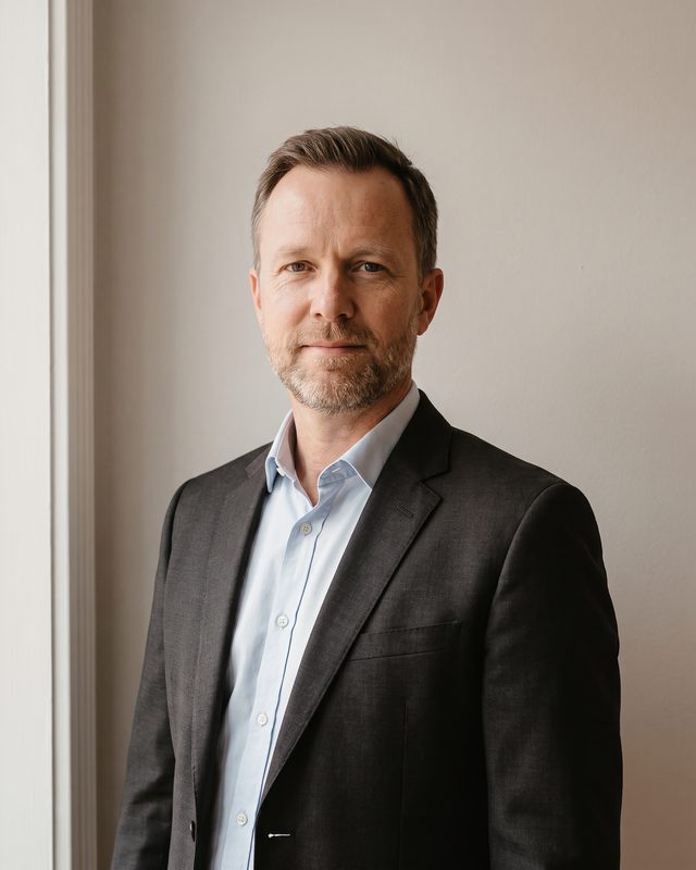 Dirk Willi Mennewisch, Geschäftsführer